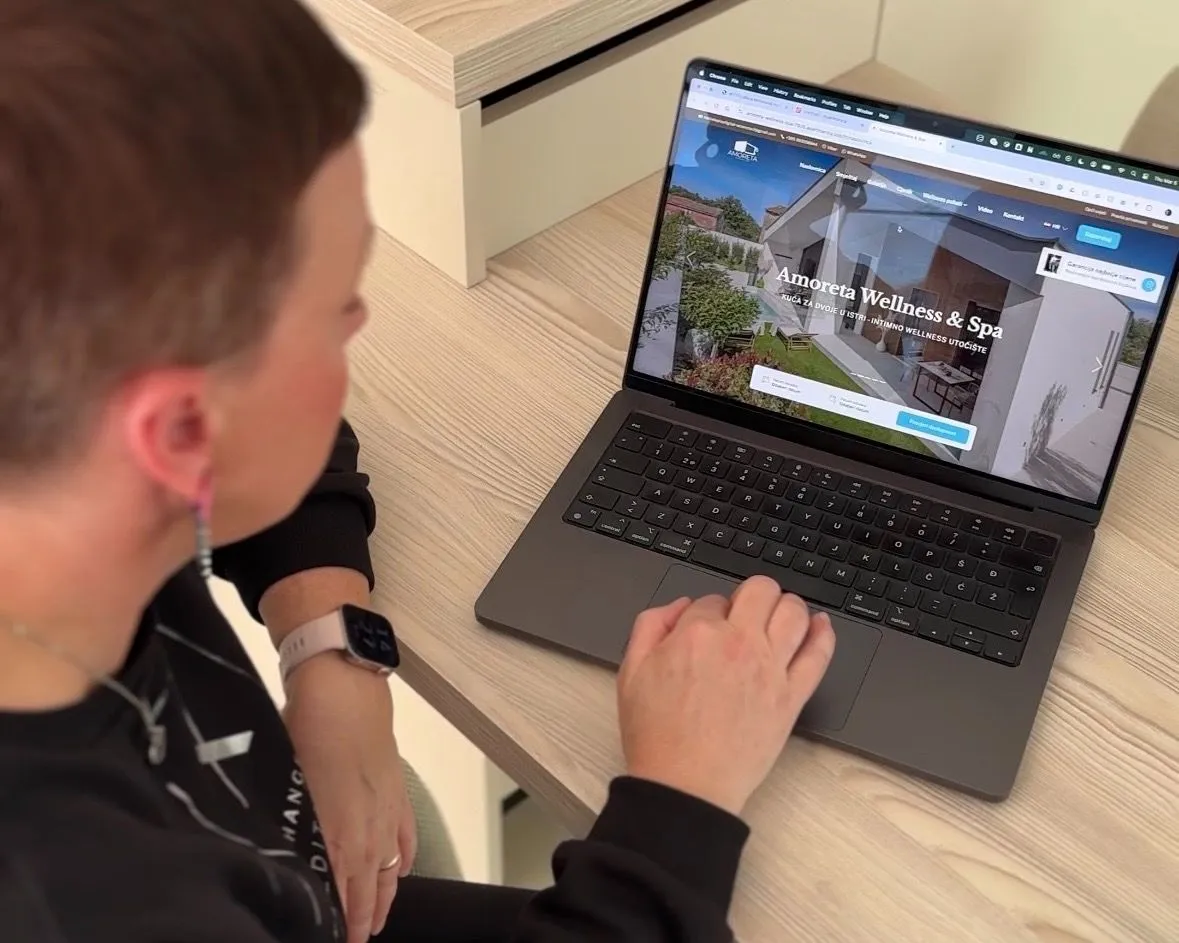 Lučana Mohorović davanti alla casa wellness Amoreta nel cuore dell'Istria